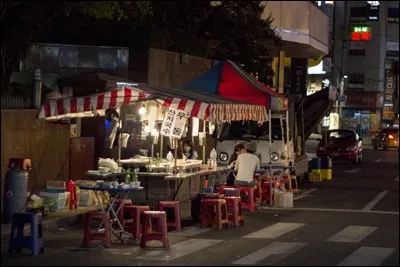 Qui a dit : "Vous pouvez dire beaucoup sur l'humeur d'une femme juste par ses mains. Par exemple, si elle tient une arme à feu, elle est probablement en colère" ?