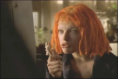 Que mange Leeloo devant l'ordinateur ?