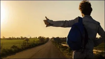 Il y a plein de façons de voyager, en faisant de l'auto-stop par exemple. Comment allez-vous le dire en anglais ?