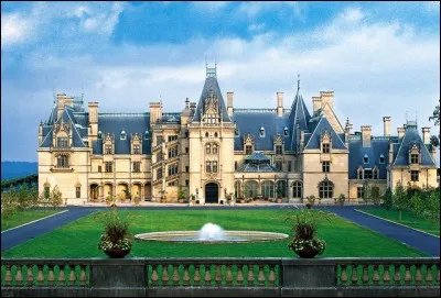 Cette propriété, construite par les Vanderbilt et maintenant dans la famille Cooper (des descendants), constitue la plus imposante maison à appartenir à du capital privé aux États-Unis : on a dû aménager 5 km de rail pour la construire. On y compte 250 chambres et les Présidents McKinley, Roosevelt, Wilson, Carter, Reagan et Obama ont été des invités à les habiter.