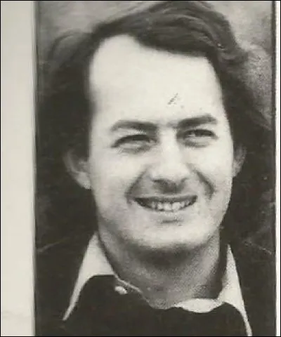Auteur de "Une jeunesse à l'ombre de la lumière", né en 1943, c'est...