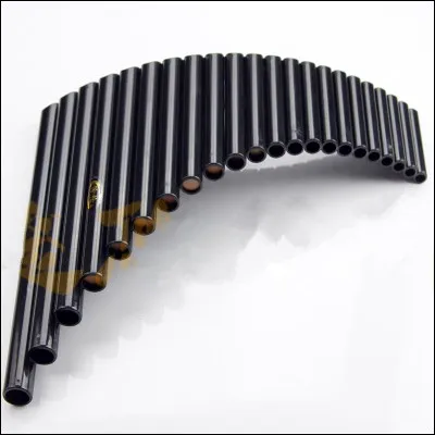 Tout le monde connait la flûte de Pan, mais avec quel matériau était-elle fabriquée à l'origine ?