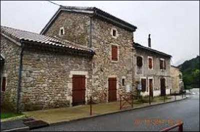 Je vous emmène maintenant en Auvergne-Rhône-Alpes, à Asperjoc. Nous sommes dans le département ...