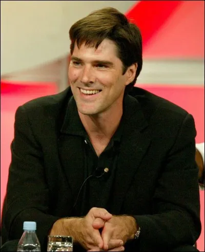 Dans quelle célèbre série Thomas Gibson joue-t-il ?