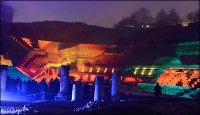 Capitale de la Gaule, plusieurs empereurs y séjournèrent, le fameux Claude futur empereur verra le jour le 1er août de l'an 10 avant J. -C dans cette cité. Quelle est-elle ?
