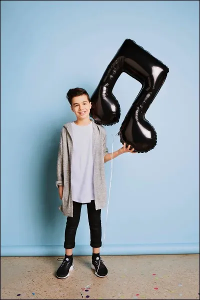 Comment s'appelle ce garçon des Kids United Nouvelle Génération ?