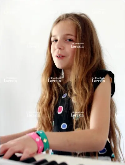 Que veut-elle faire plus tard dans le chant ?