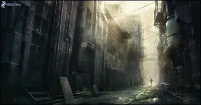 Si des personnes malveillantes te menacent dans une ruelle sombre, comment réagis-tu ?