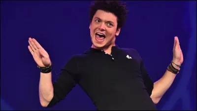 Dans quel cahier a-t-il écrit ses premiers sketchs ?