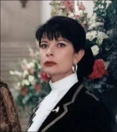 Comment se prénomme la femme qui croit au retour de Hubert de Montmirail son mari disparu ?