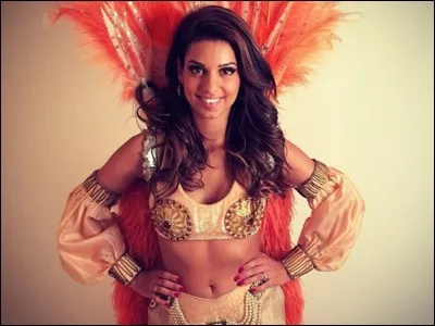 A quel âge apprend-elle à jouer de la guitare ?