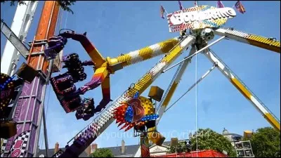 Quel manège peut-on trouver au début du parc ?