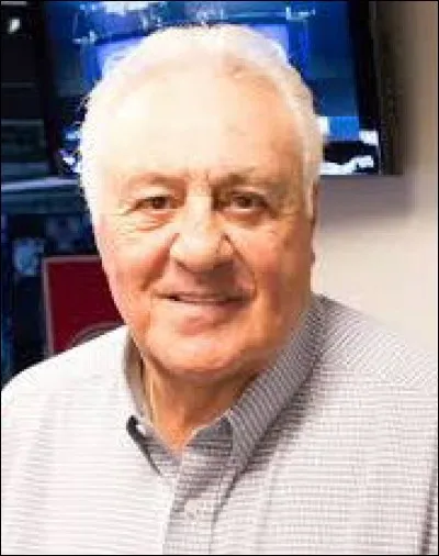 Quelle discipline sportive est associée à Phil Esposito ?