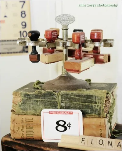 Observez bien l'illustration ! Et vous pourrez, grâce à ce tourniquet, sonner à la porte...