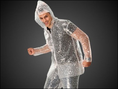 Saviez-vous que vous pouvez vous offrir un costume complet pour la pluie tout en papier bulle ? Il reste cependant un (petit) inconvénient à gérer, lequel ?