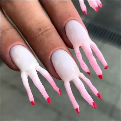 Dans le genre « on ne sait plus quoi inventer », le nail art (art des ongles) atteint parfois le ridicule et le mauvais goût absolu. Voilà un modèle qui va sérieusement compliquer...