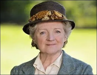 Qui a créé le personnage de roman Miss Marple ?