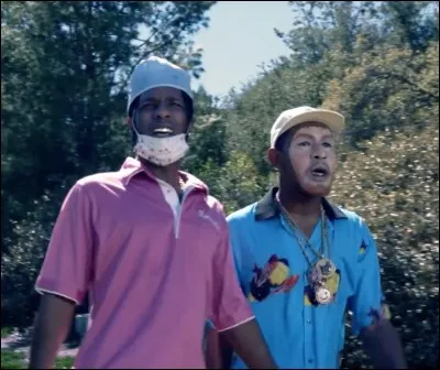 Dans lequel de ses clips peut-on le voir se faire recoudre un autre visage que le sien par Asap Rocky ?