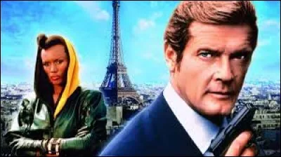 C'est "Dangereusement .............." pour Roger Moore.