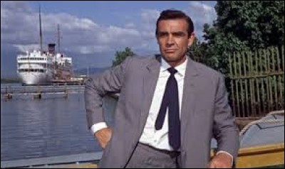 On commence avec Sean Connery jouant dans "James Bond 007 contre Dr ...."