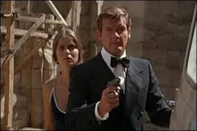 Découvrons Roger Moore dans "L'espion qui ...."
