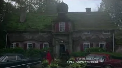 Quel membre de la famille Blossom s'est suicidé à la fin de la saison 1 ?