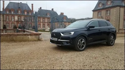 - D - Le nouveau DS7 Crossback a maintenant une publicité...

Connaissez - vous la couleur du véhicule ?

PS : la voiture de la photo n'est pas la voiture de la publicité.