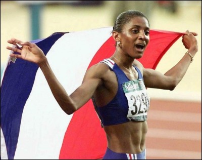 Marie-José Pérec, née le 9 mai 1968, a été championne olympique à Barcelone et à Atlanta. Dans quelle épreuve a-t-elle été deux fois médaillée d'or, réalisant le doublé ?