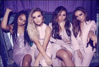 Quelle chanson contient ces paroles : 'Your hands over my body , stay along...'