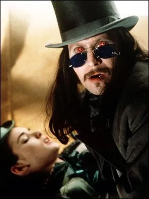 Francis Ford Coppola a choisi de faire du vampire un homme dsespr par la mort de son pouse, et recherchant  nouveau l'amour fou, grce au talent de Gary Oldman et Wynona Ryder