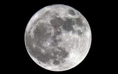 Juste une précision, c'est bien la Lune.