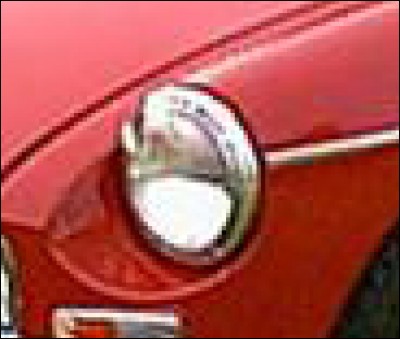 Cette voiture des années "60" avait un renflement concave dans l'aile pour intégrer le phare. Quelle était cette voiture ?