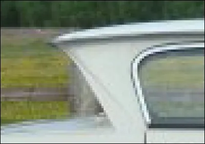 Celle-ci est une des rares automobiles à avoir le panneau de custode dont l'angle est inversé. De quelle voiture s'agit-il ?