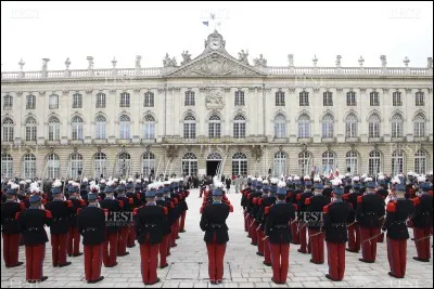 Par qui a &eacute;t&eacute; fond&eacute;e 'L'&Eacute;cole sp&eacute;ciale militaire de Saint-Cyr' ?