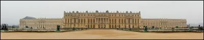 Quel roi a fait transformer un modeste pavillon de chasse construit au sommet du plateau de Versailles en un magnifique château ?