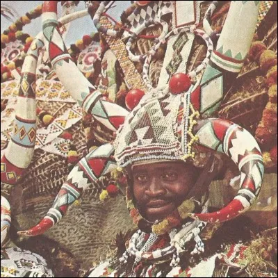 Quel peuple adore le dieu "Unkulunkulu" ?