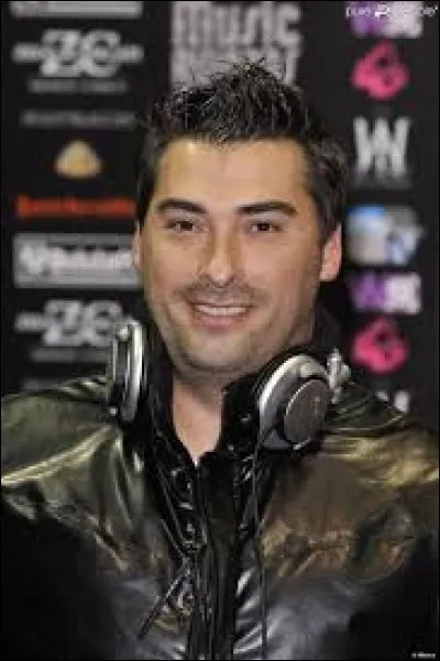 À quel DJ doit-on la chanson "No Stress" sortie en 2008 ?