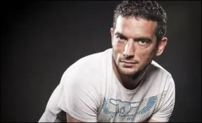 Comment s'appelle la chanteuse espagnole qui pose sa voix sur la chanson "Live Your Dreams" d'Antoine Clamaran en 2010 ?