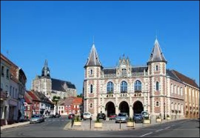 Notre balade du week-end commence dans les Hauts-de-France, à Auxi-le-Château. Ville de l'arrondissement d'Arras, elle se situe dans le département ...