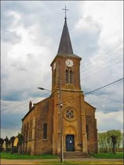 Voici l'église Saint-Augustin de Latour-en-Woëvre. Commune Meusienne, elle se situe dans l'ancienne région ...