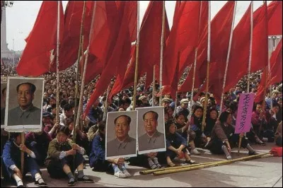 Qui dirigeait la république populaire de Chine ?