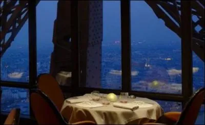 Qui a profit d'un dner de luxe avec Manuel Aeschlimann, ex-maire d'Asnires, pay par une socit de restauration collective?