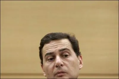 Eric Besson a fait supprimer en douce un passage de la circulaire aux prfets sur le dbat sur l'identit nationale. Qu'induisait cet extrait?