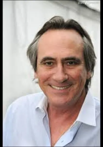 Sur quoi tape Philippe Lavil dans sa chanson ?