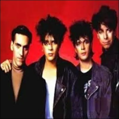 Quel groupe rencontre son premier succès avec sa chanson "L'Aventurier" cette année-là ?