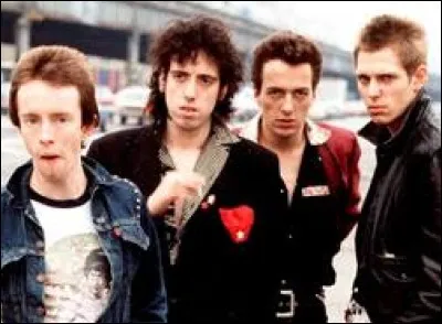 Quel groupe britannique sort la chanson "Should I Stay or Should I Go" ?