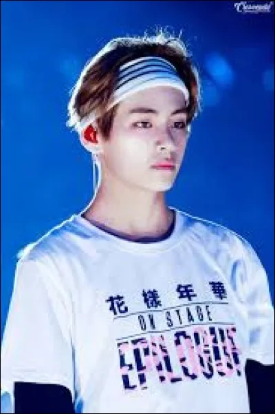 De quel autre chanteur est-il proche ?