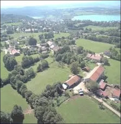 Je vous propose une balade en Bourgogne-Franche-Comté, à Hautecour. Village de l'arrondissement de Lons-le-Saunier, au-dessus des lacs de Clairvaux, il se situe dans le département ...