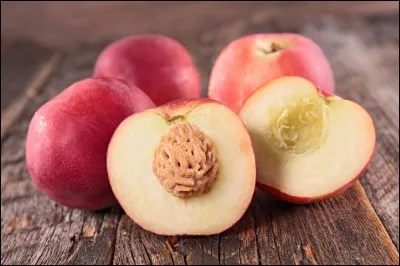 Qui est le compagnon de la princesse Peach, "pêche" en français ?