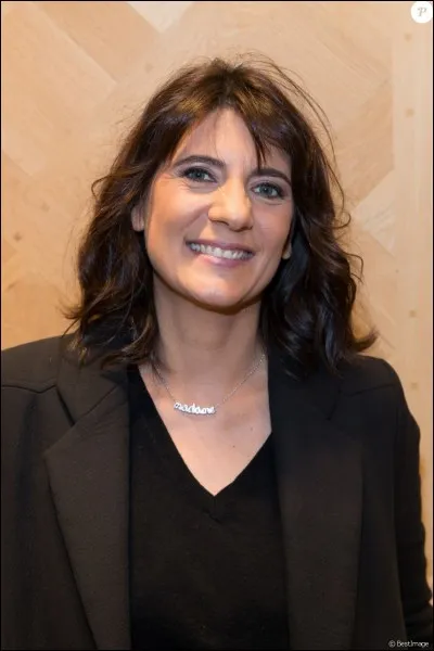 Ok passons désormais aux célébrités . Estelle Denis vient de...